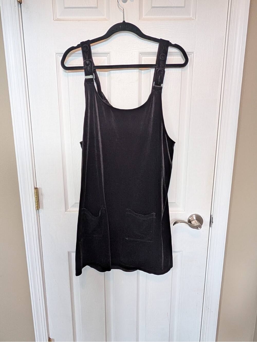 ModCloth Black Velvet Jumper Dress With Adjustable Straps And Pockets Size Large